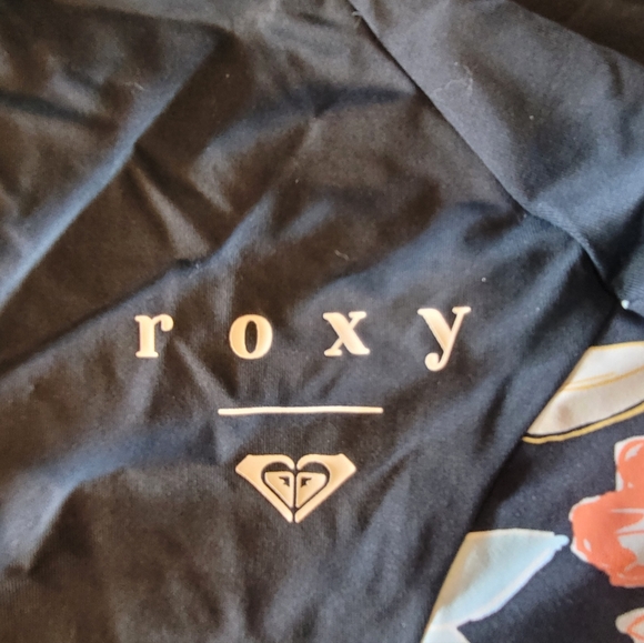 2 Roxy Rashguard Shirts - Picture 6 of 6